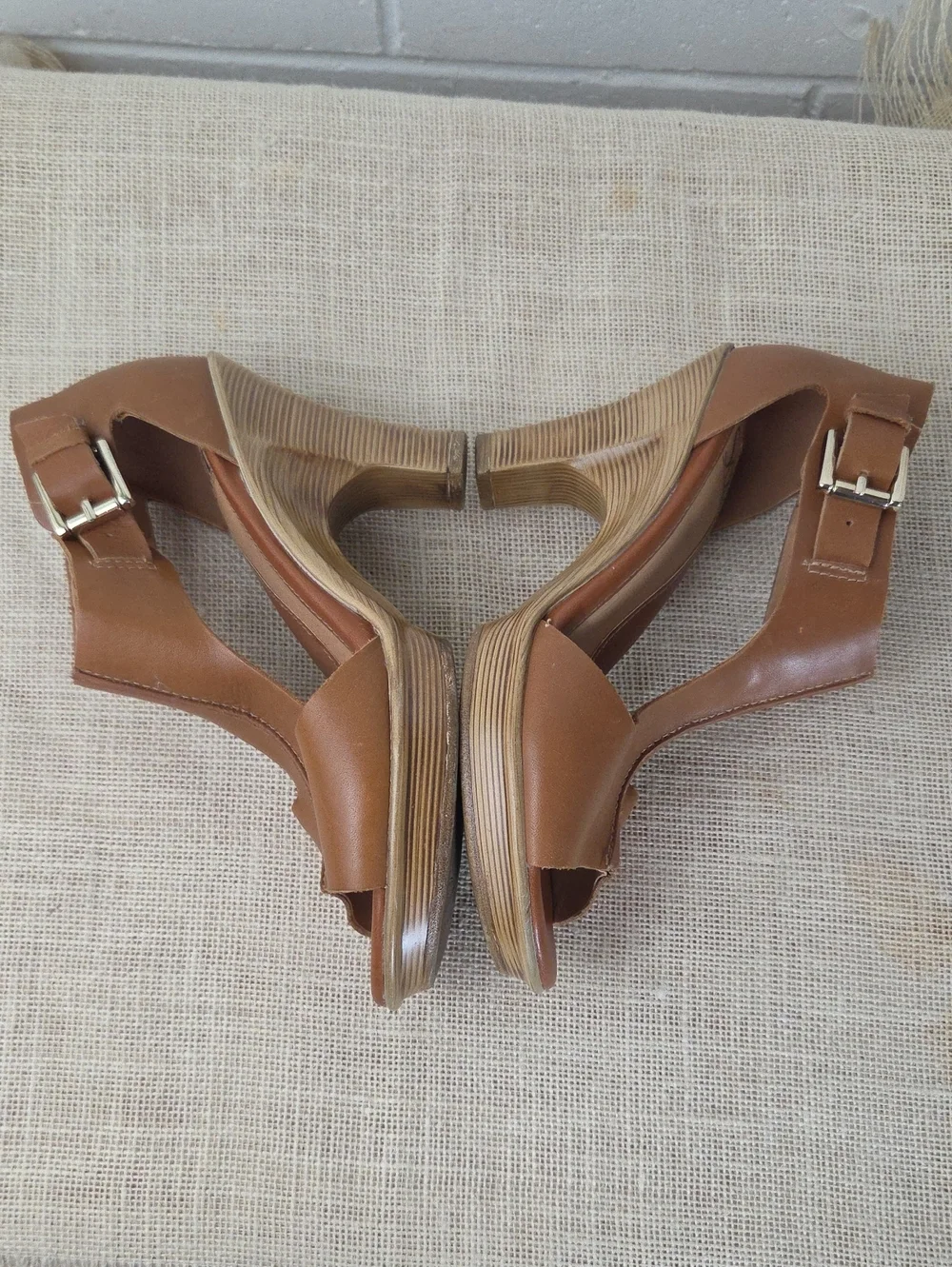 Sofft Dabney T-Strap Open Toe Leather Platform Sandal Sz6